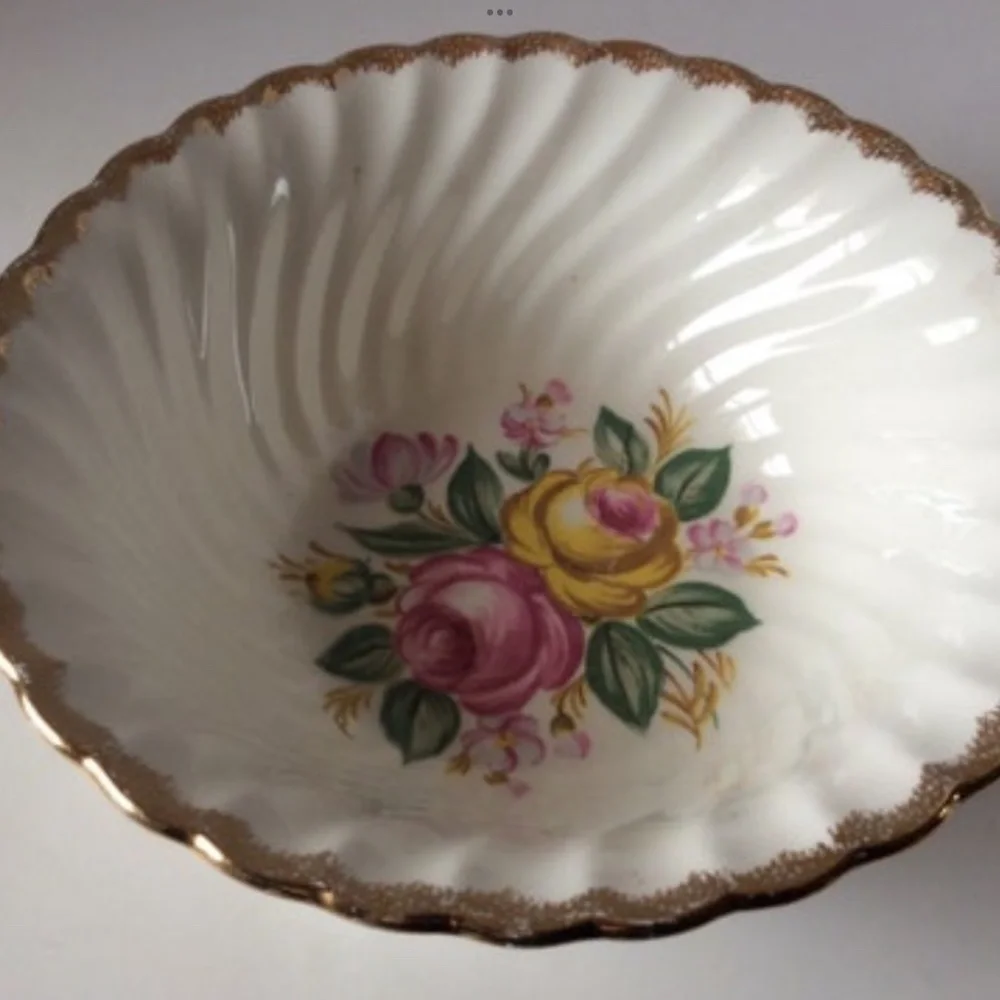 Vintage Floral Serving Bowl Royal China Scalloped Edges 22k Gold Rim Large